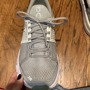 On cloudswift running shoes